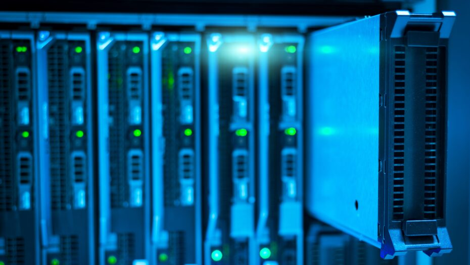 Komponenter fra en stor computer