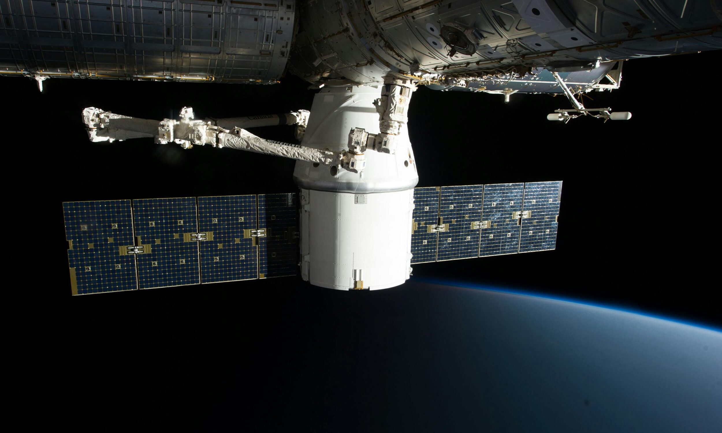 Satellit der svæver i rummet