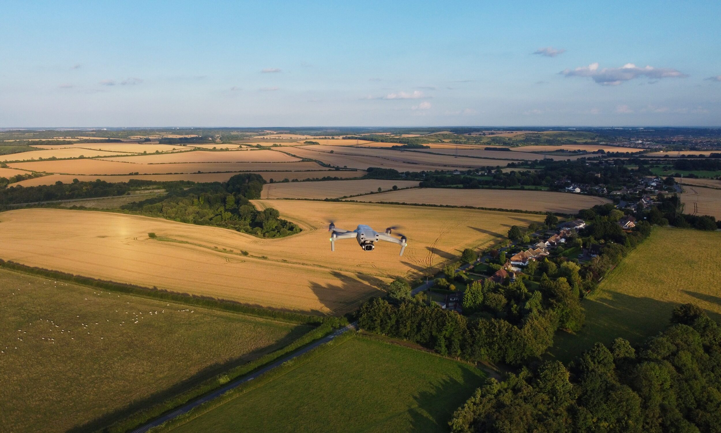 drone der flyver over marker