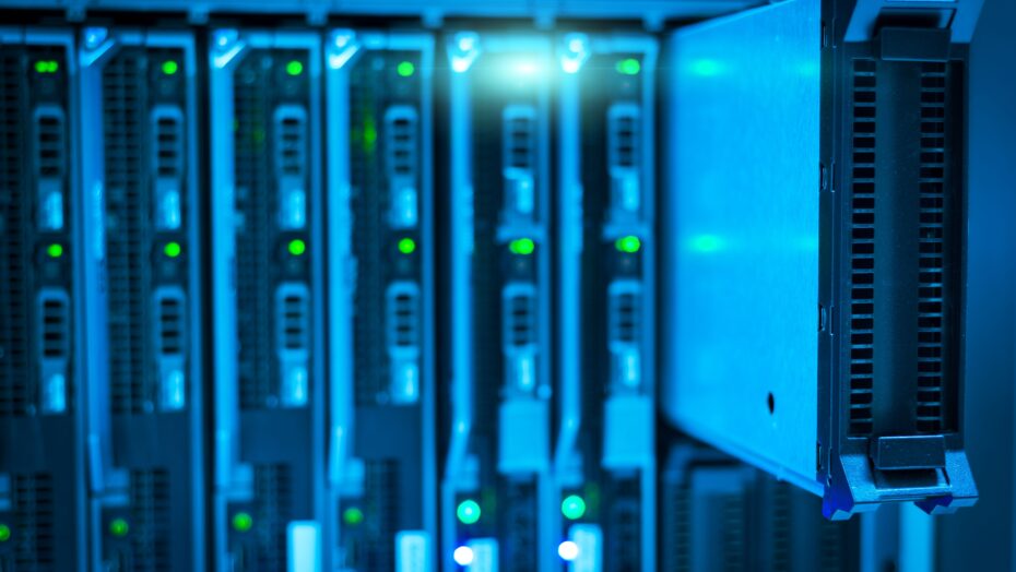 Komponenter fra en stor computer